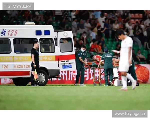 鹿儿岛联U15梯队大巴发生车祸 两名球员骨折受伤